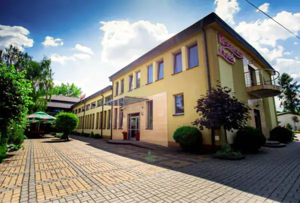Gdzie zjeść w Zwierzyńcu? Odkryj najlepsze miejsca na posiłek