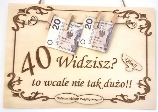Grawer na 40 urodziny z pieniędzmi i napisem "40 Widzisz? to wcale nie tak dużo!!".