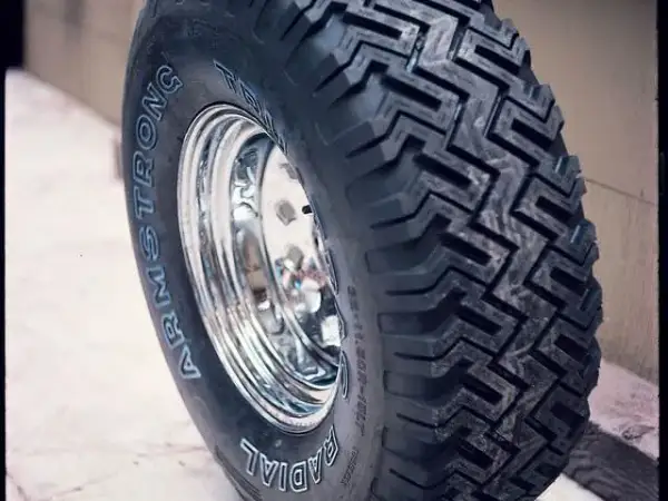 Jakie opony wybrać do Jeep WK z liftem 2 cale dla lepszej przyczepności