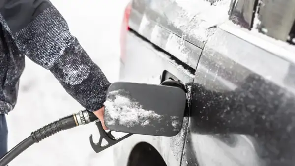Woda w filtrze paliwa diesel objawy – jak uniknąć poważnych problemów