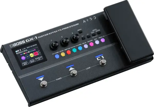 Czarny procesor gitarowy BOSS GX-1 z kolorowymi przyciskami i ekranem LCD. To zaawansowane narzędzie dla gitarzystów, które oferuje szeroki wachlarz efektów i symulacji wzmacniaczy, podobnie jak quad cortex.