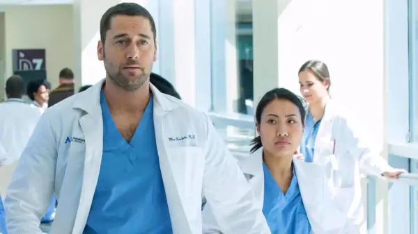 Max Goodwin und sein Team eilen durch die Gänge im Krankenhaus. Staffel 5 von New Amsterdam verspricht Spannung.