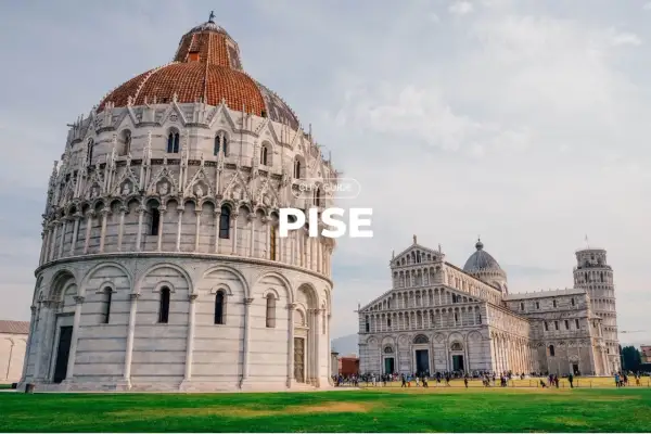 Visiter Pise : le baptistère, la cathédrale et la célèbre tour penchée se dressent sur la Piazza dei Miracoli.