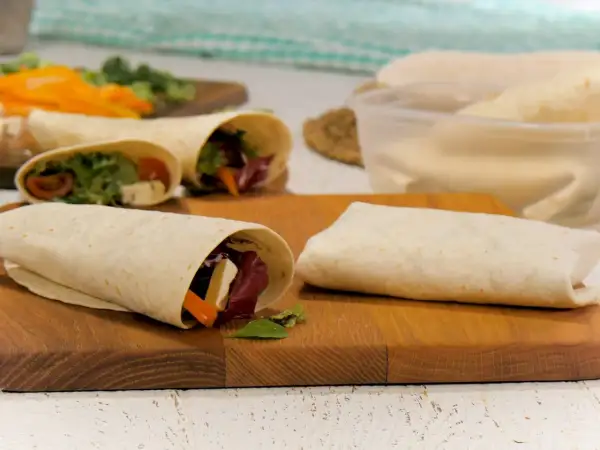 Frische Wraps mit Gemüse und Käse, perfekt für schnelle wraps rezepte.