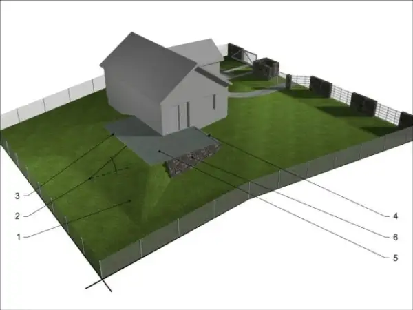 Nowy taras na pochyłym terenie, z kamiennym murem oporowym, otoczony zielonym ogrodem i ogrodzeniem.