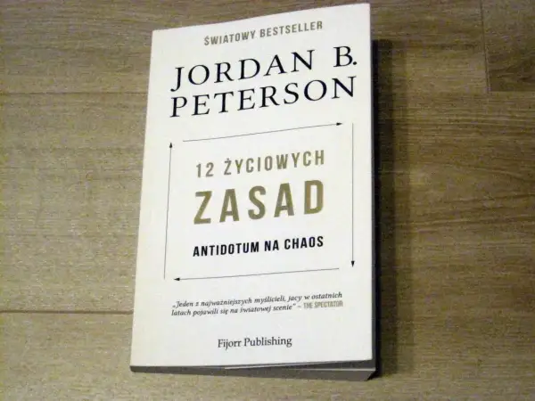 Okładka książki Jordan Peterson "12 Życiowych Zasad". Antidotum na chaos.