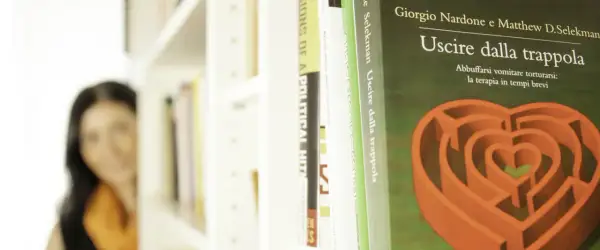 Libro "Uscire dalla trappola" di Nardone e Seleman, che tratta la terapia breve strategica e le sue controindicazioni.