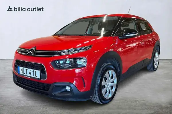 Röd Citroën C4, perfekt för en begagnad bil-test. Denna bil från Bilia Outlet ser ut att vara i toppskick.