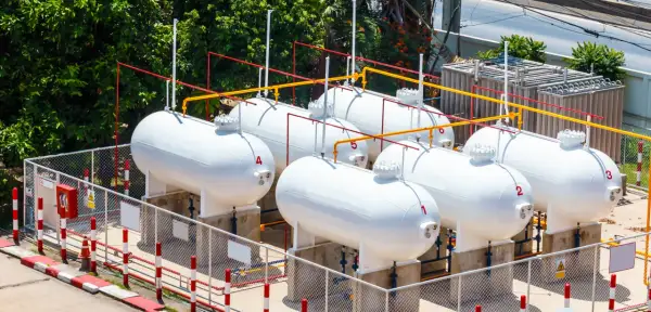 Jak powstaje LPG? Poznaj tajniki produkcji i źródła gazu płynnego
