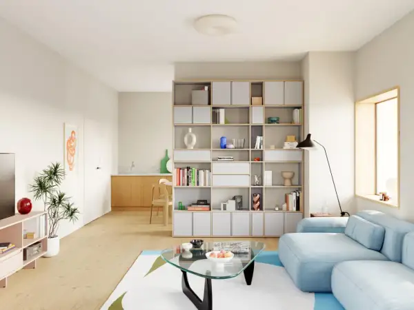 Helle, moderne wohnzimmer inspiration mit einem blauen Sofa, einem Glas-Couchtisch und einem großen Regal voller Bücher und Deko.