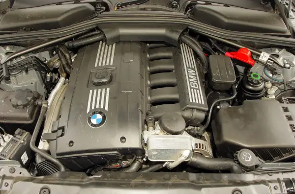 BMW E60 530i: M54, N52, N53 który silnik wybrać? Koszty, awarie