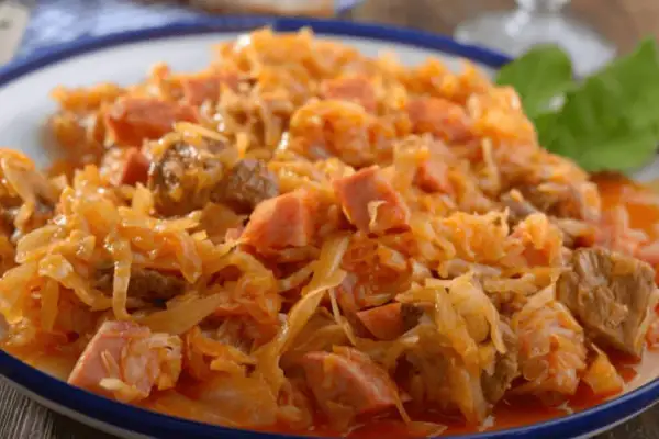 Ile kalorii ma bigos? Poznaj wartość odżywczą tradycyjnej potrawy