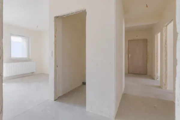 Beton dekoracyjny: Ile zapłacisz za m²? Uniknij ukrytych kosztów!