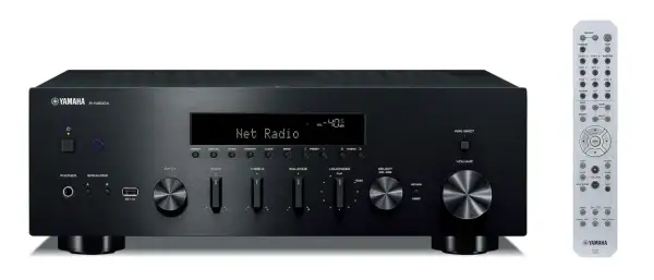 Amplituner Yamaha R-N600A z pilotem. Dowiedz się, jak podłączyć amplituner Yamaha do internetu, by cieszyć się Net Radio.