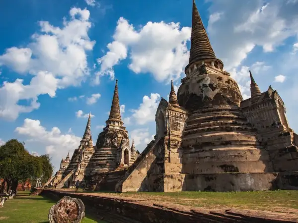 Starożytne stupy w Ayutthaya, symbol tego, z czego słynie Tajlandia.
