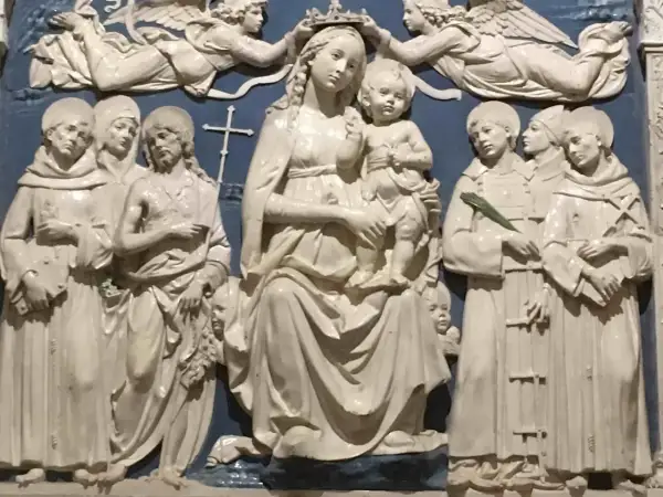 Madonna z Dzieciątkiem i świętymi, aniołowie koronują ją. Scena jak z Psalmu 47, pełna boskiej chwały.