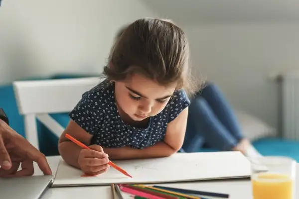 Czy nauczyciel może uczyć swoje dziecko? Poznaj ważne zasady edukacyjne