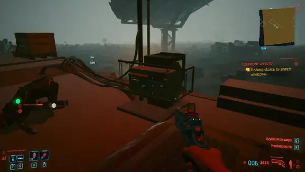 Czerwony wieszcz cyberpunk, leżący obok sprzętu, czeka na skanowanie okolicy.
