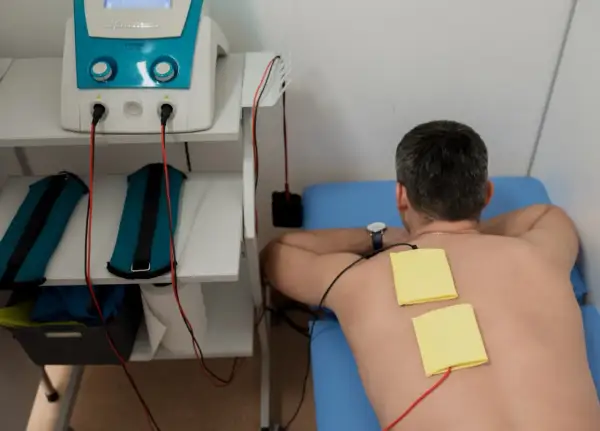 Do jakiego lekarza z bólem międzyżebrowym? Sprawdź, gdzie szukać pomocy