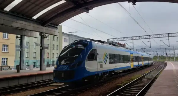 Gdzie sprawdzić opóźnienia pociągów i uniknąć nieprzyjemnych niespodzianek