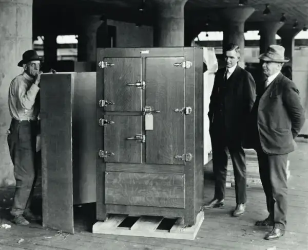 Lodówka kiedy wynaleziono? Zaskakująca historia i rozwój technologii