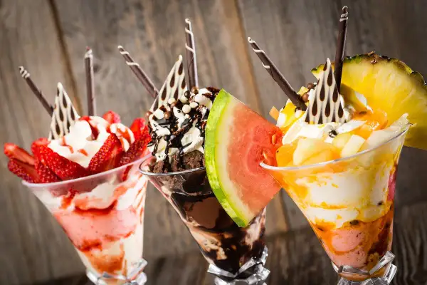 Pyszny deser lodowy: Najlepszy przepis na domowe lody na lato