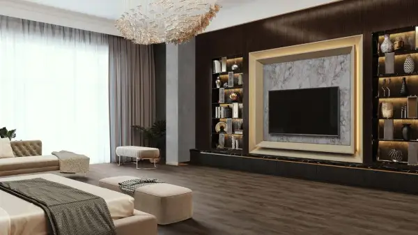 Elegancja i luksus w sypialni glamour inspiracje: złota rama TV, marmur, ciemne drewno, designerska lampa i wygodne meble.