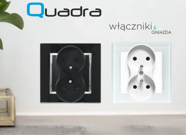 Dwa gniazda elektryczne: czarne na czarnej ramce i białe na białej ramce. Eleganckie czarne włączniki i gniazda Quadra.