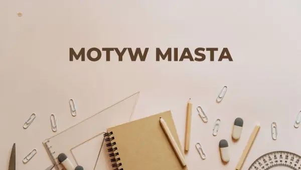 Notatnik, ołówki, linijka i spinacze na jasnym tle z napisem "Motyw Miasta".