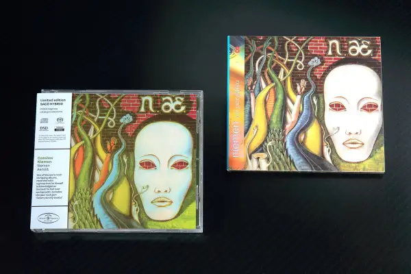 Płyta SACD Czesława Niemena "Aerolit" z serii "Polskie Nagrania" i książeczka z albumem "Niemen od początku".
