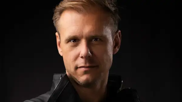 Armin van Buuren, ikona trance, gotowy na kolejne niezapomniane Armin van Buuren koncerty.
