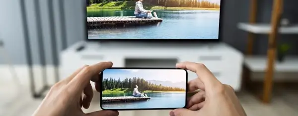 Jak połączyć telefon z TV? Bezprzewodowo i kablem, krok po kroku.