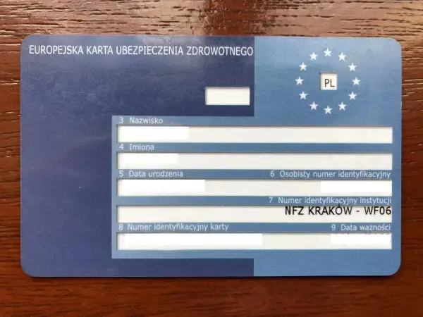 Europejska karta ubezpieczenia zdrowotnego z Krakowa, z numerem identyfikacyjnym NFZ KRAKÓW - WF06.