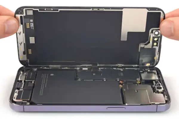 Wymiana baterii iPhone 14 Pro: Koszt, serwis, czy stracisz dane?