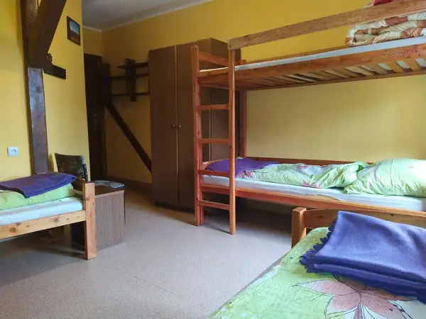 Ile kosztuje nocleg w schronisku? Ceny, zniżki i porady na wyjazd