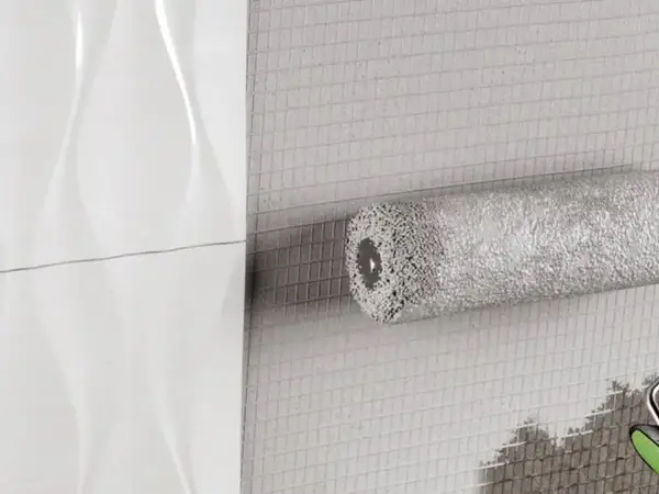 Rolka do nanoszenia folii w płynie, która pozwala na późniejsze położenie płytek.