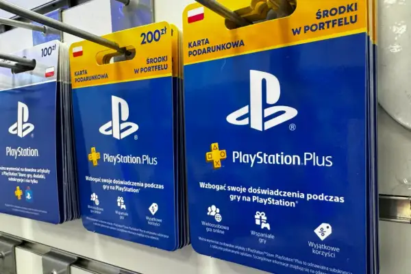 Karty podarunkowe PlayStation Plus, idealne na kwiecień. Dostępne w nominałach 100 zł i 200 zł, oferują środki do portfela PlayStation.
