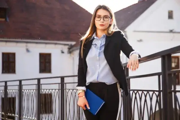 Staż po studiach prawniczych: jak zdobyć cenne doświadczenie zawodowe