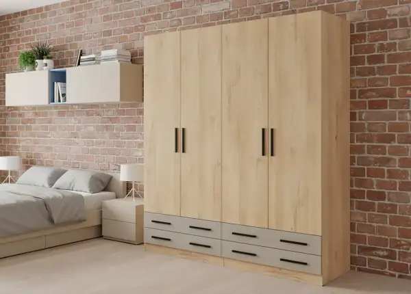 Armario moderno con puertas de madera clara y cajones grises. Ideas para puertas de armarios con diseño minimalista y tiradores negros.