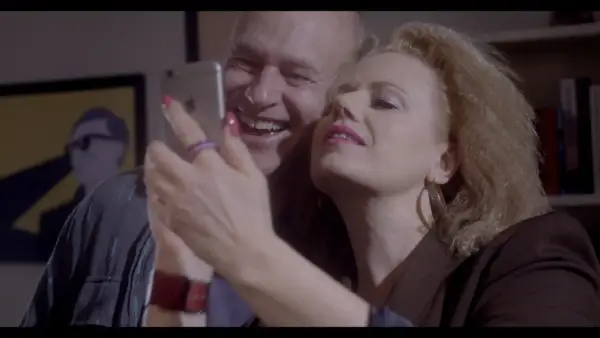Stefan Sauk och hans familj tar en selfie.