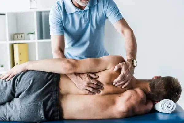 Co wziąć na rehabilitację kręgosłupa, aby uniknąć nieprzyjemności?