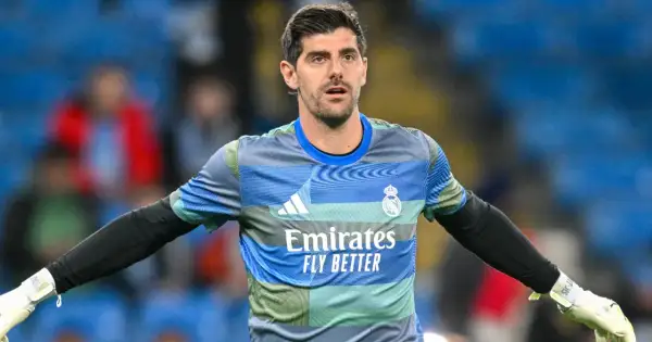 Bramkarz Realu Madryt, Thibaut Courtois, w akcji. Zastanawiasz się, ile lat ma Courtois?