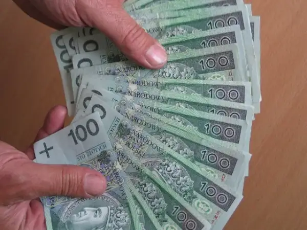 Kiedy trzeba oddać zasiłek rodzinny? Sprawdź, czy musisz zwrócić pieniądze