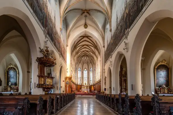 Ile jest katolików w Polsce? Zaskakujące dane o religii w kraju