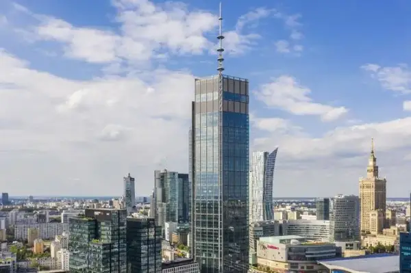 Najwyższy budynek w Warszawie – ile ma pięter i co warto wiedzieć