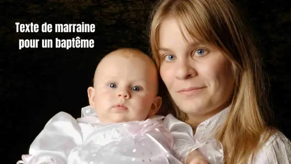 Texte de marraine pour un baptême civil. Une femme blonde tient un bébé en tenue de baptême blanche.