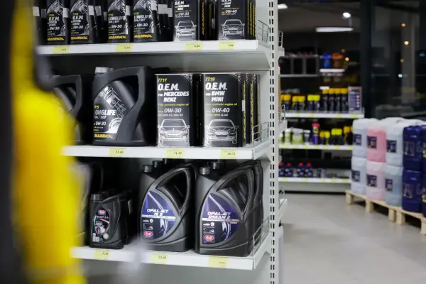 Här finns motoroljor för din bil. Vilken olja till min bil regnummer? Mannol, Opaljet och O.E.M. finns i olika viskositeter.