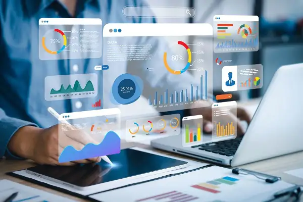 Big data scientist analizujący wykresy i dane na ekranach.