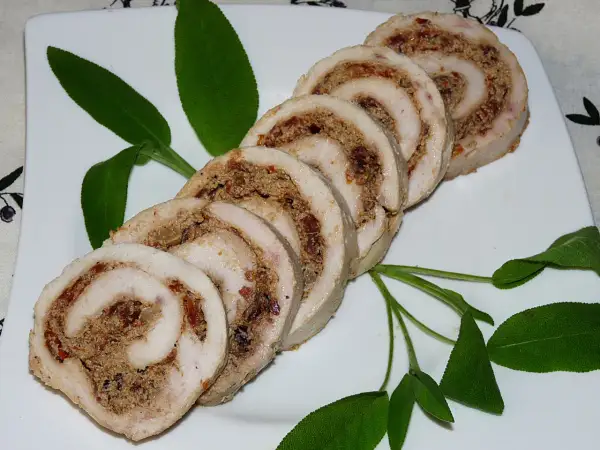 Pyszne roladki drobiowe z suszonymi pomidorami - prosta receptura