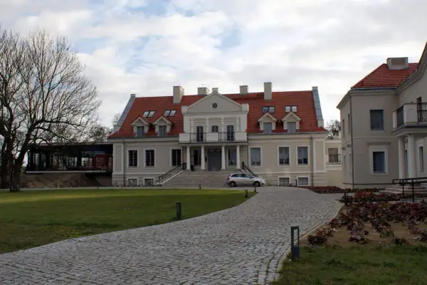 Chomiąża Szlachecka: skarby historii i atrakcje turystyczne